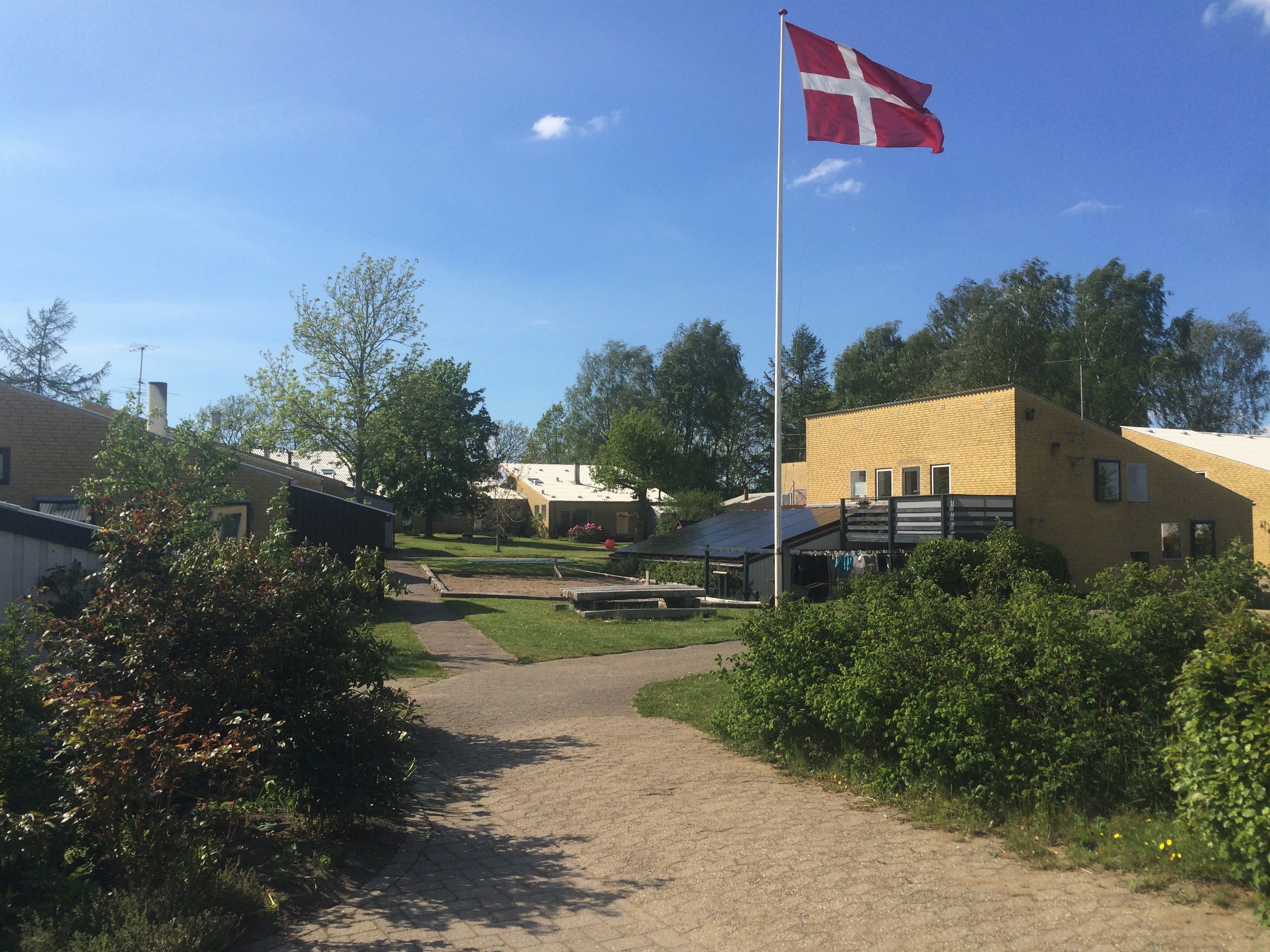 Der flages i bofællesskabet Nonbo Hede -Viborg